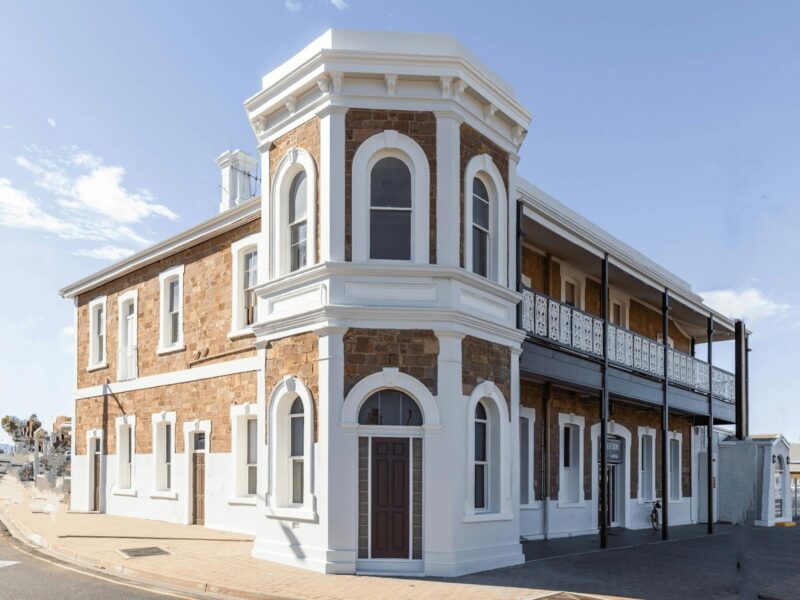 Front view of the Pastoral Hotel Motel’s heritage main building with intricate ironwork detail